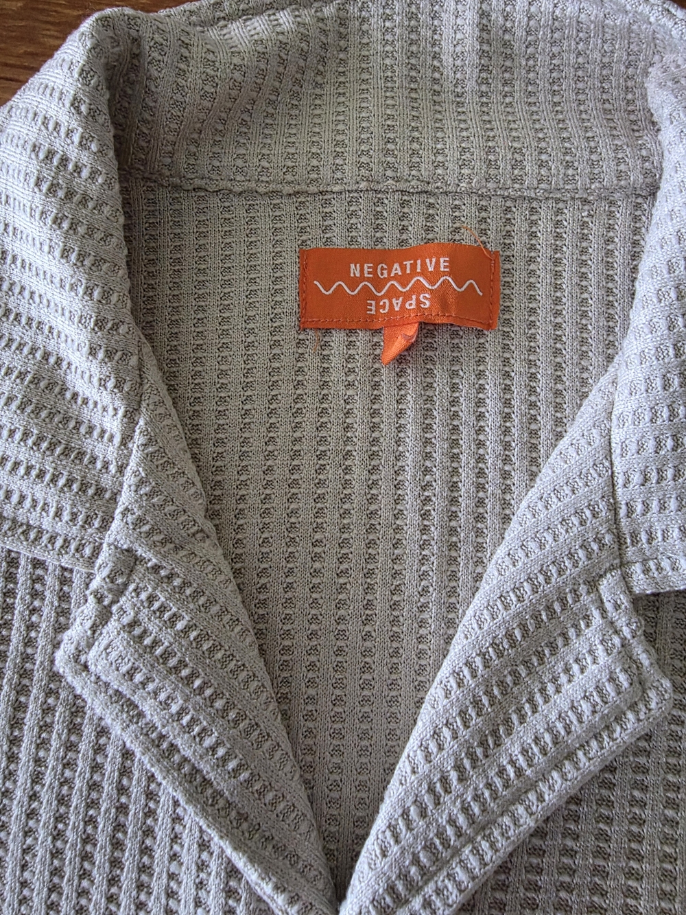 Negative Space Men's Casual Button-Down Shirt in Light Gray Waffle Knit